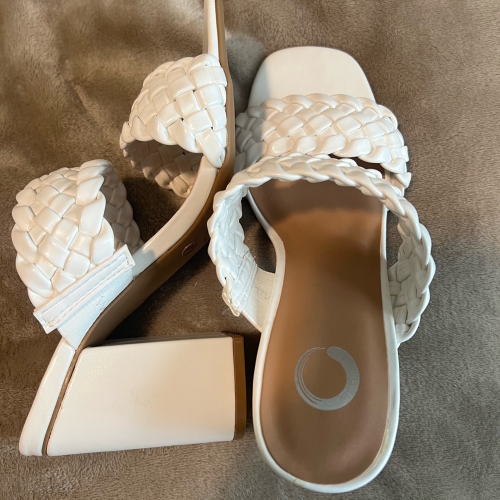 Size seven white heels never worn!!!!